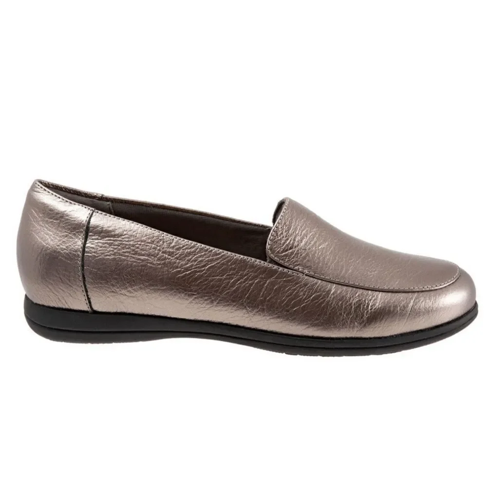 Trotters  Deanna Loafer Wide!